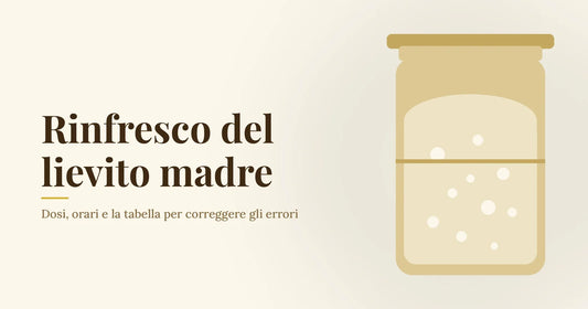 Barattolo di vetro con lievito madre in fermentazione su fondo crema